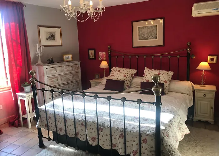 Le Peyrail Bed & Breakfast 3*